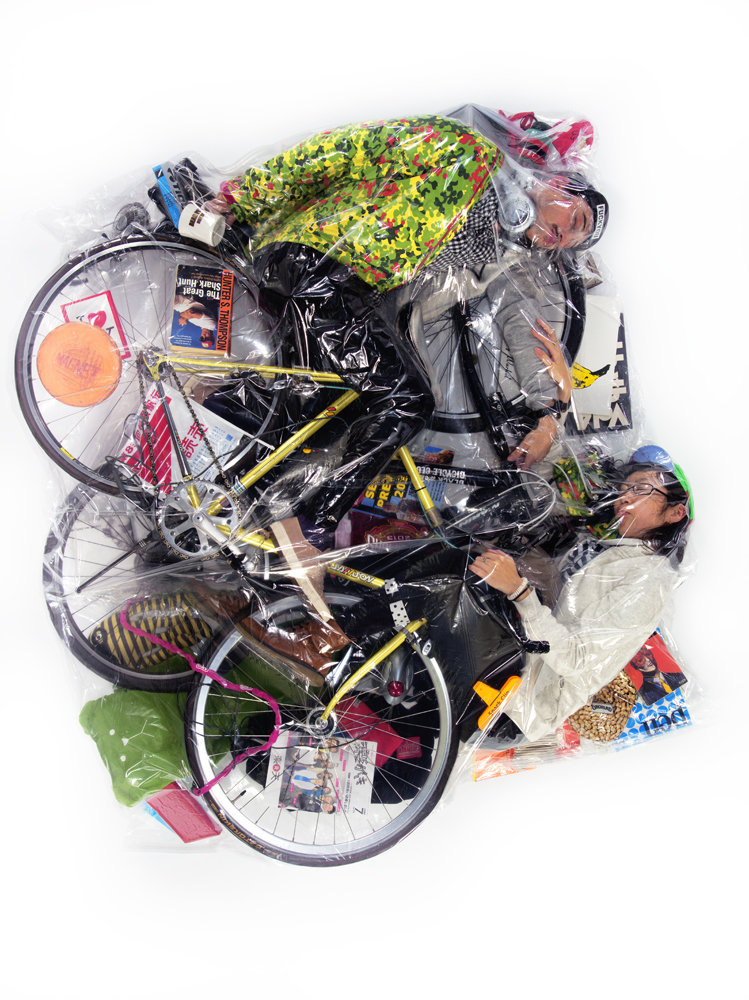 Artist Who Puts Couples in Vacuum Packs. HARUHIKO KAWAGUCHI www.vice.com/en_se/read/haruhiko-kawaguchi-vacuum-seals-couples-in-plastic-bags-for-art?utm_source=v