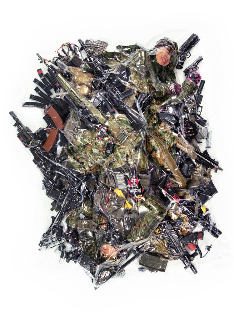 Artist Who Puts Couples in Vacuum Packs. HARUHIKO KAWAGUCHI www.vice.com/en_se/read/haruhiko-kawaguchi-vacuum-seals-couples-in-plastic-bags-for-art?utm_source=v